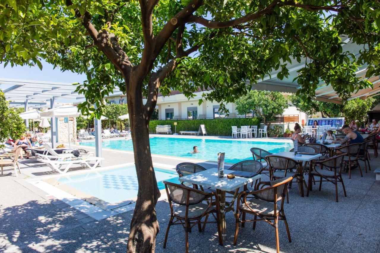 Ilyssion Holidays Hotel Ialysos  Exteriör bild